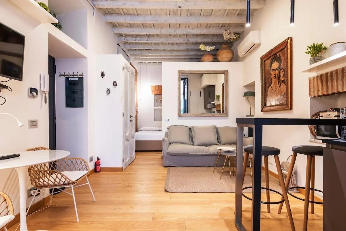Apartment La Maison D'Artiste In Brera Milan Italy