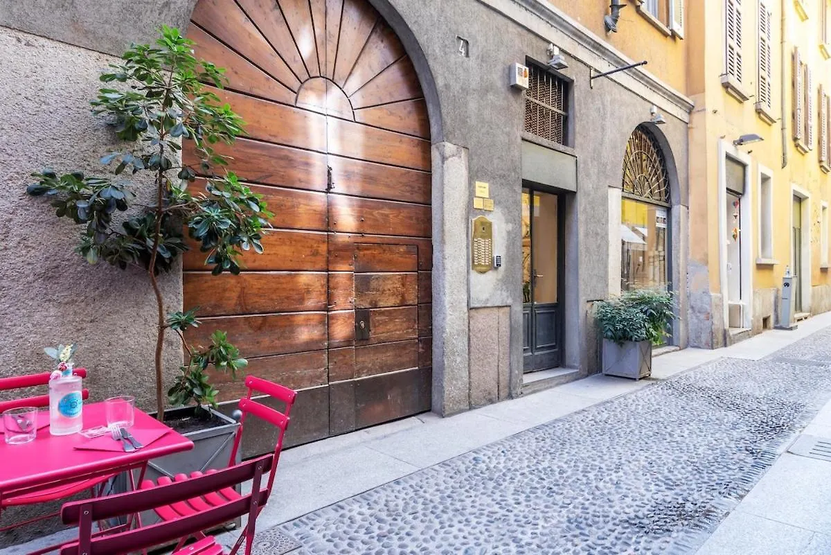 Apartment La Maison D'Artiste In Brera Milan